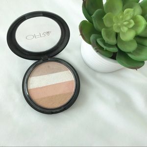 Ofra Cosmetics Illuminating Stripe Blush Brand New